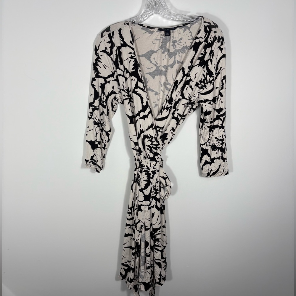 Banana Republic Wrap Dress Size Medium Stretch Tie Closure Black White
